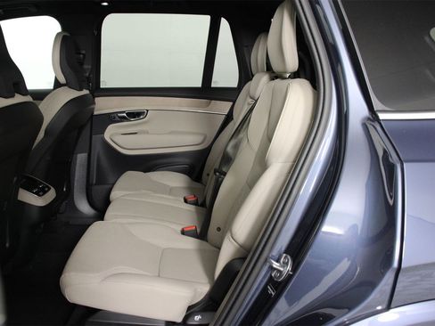 Certified 2025 Volvo XC90 B5 Core image 32