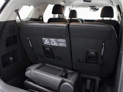 Used 2026 Kia Carnival EX FWD image 14