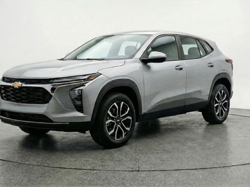 Used 2025 Chevrolet TrailBlazer LT image 3