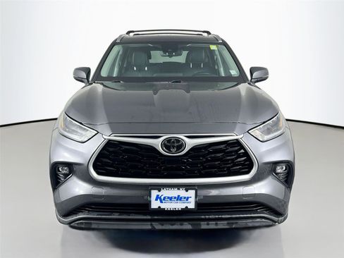 Used 2021 Toyota Highlander XLE image 9
