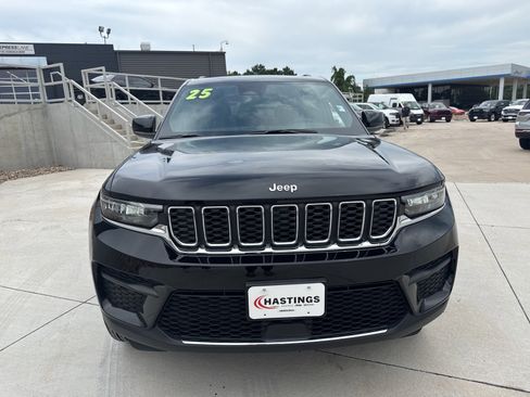 New 2025 Jeep Grand Cherokee Laredo X w/ Luxury Tech Group I image 9