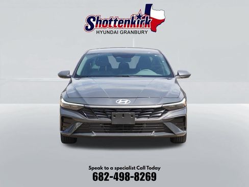 Used 2025 Hyundai Elantra Hybrid FWD image 2