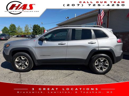 Used 2019 Jeep Cherokee Trailhawk w/ Comfort/Convenience Group AWD/4WD image 3