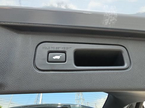 Used 2025 Honda Pilot Black Edition image 15