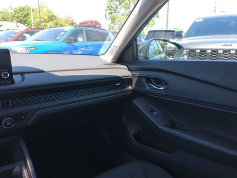 Used 2023 Honda Accord EX image 31