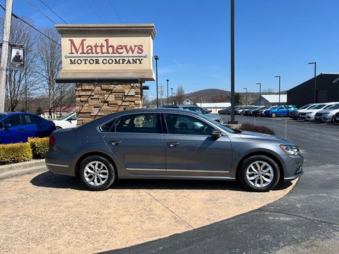 Used 2017 Volkswagen Passat 1.8T S image 4