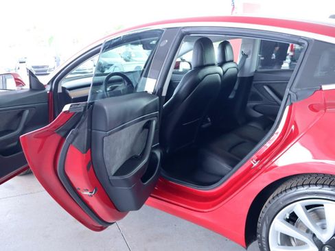 Used 2018 Tesla Model 3 Long Range RWD image 29