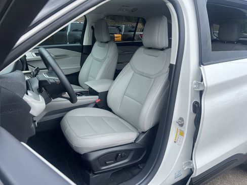 New 2026 Ford Explorer Active w/ Active Comfort Package RWD image 14