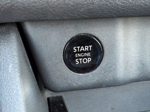Used 2024 Nissan Rogue SV FWD image 32