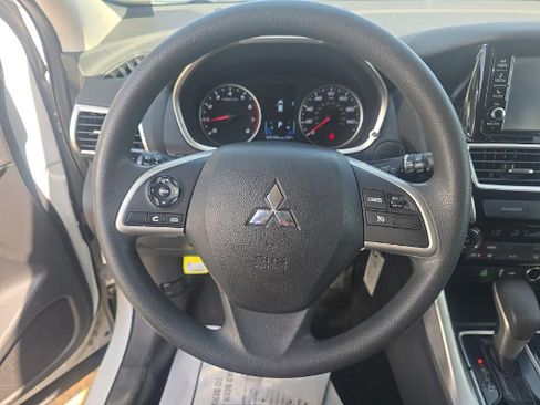 Used 2018 Mitsubishi Eclipse Cross ES FWD image 5