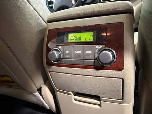 Used 2013 Toyota Highlander Limited AWD/4WD image 36