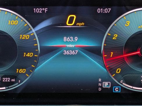 Used 2021 Mercedes-Benz GLB 250 4MATIC image 27