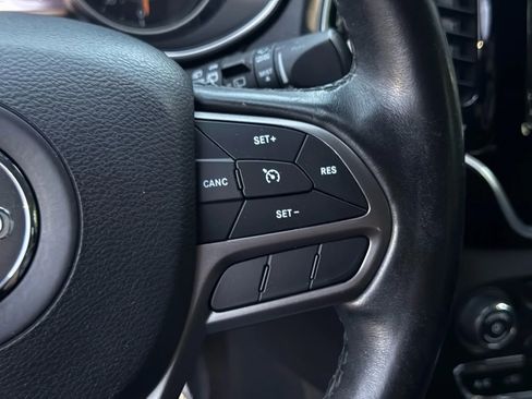 Used 2019 Jeep Cherokee Limited image 35