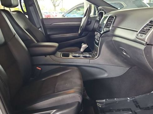 Used 2020 Jeep Grand Cherokee Laredo w/ Laredo X Package RWD image 28