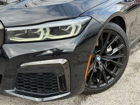 Used 2022 BMW 740i w/ M Sport Package image 2