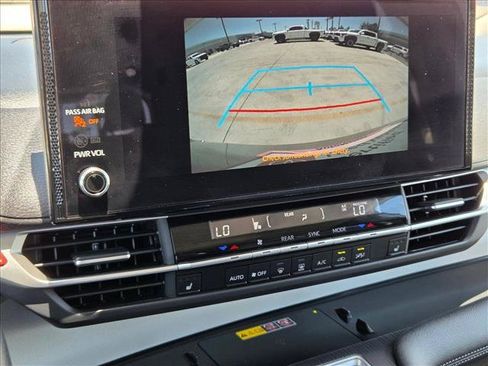 Used 2025 Toyota Sienna XLE AWD/4WD image 11