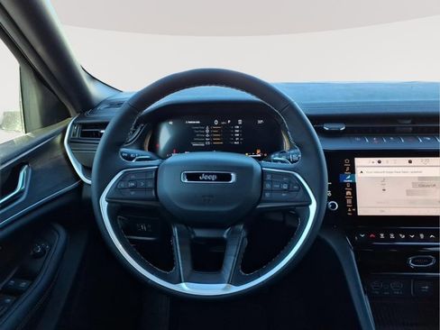 New 2026 Jeep Grand Cherokee Altitude image 10