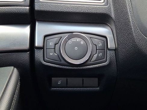 Used 2019 Ford Explorer XLT w/ Equipment Group 202A AWD/4WD image 29