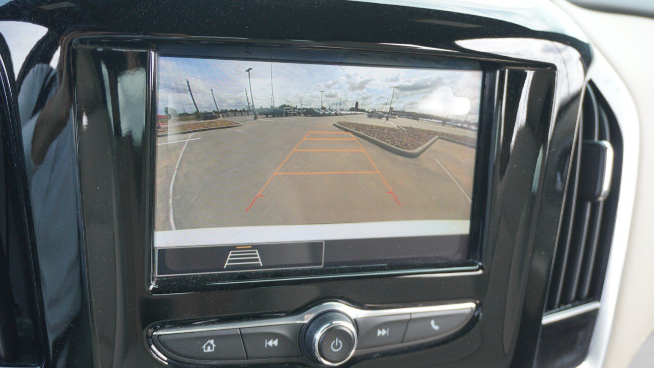 Used 2022 Chevrolet Traverse LS FWD image 14