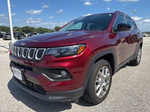 Used 2022 Jeep Compass Latitude image 5