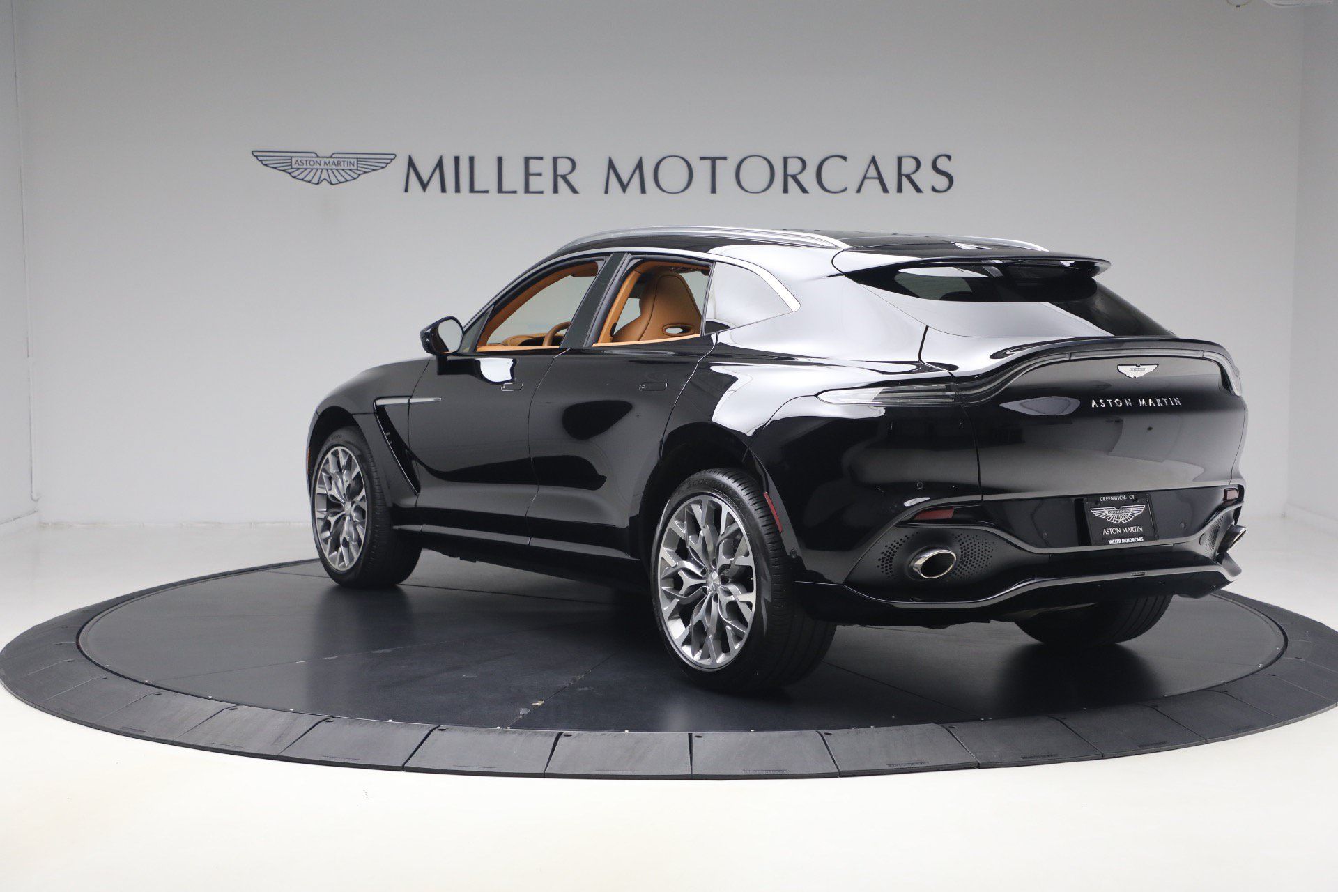 Used 2021 Aston Martin DBX AWD/4WD image 5
