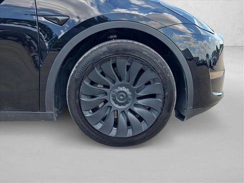 Used 2024 Tesla Model Y Long Range AWD/4WD image 21