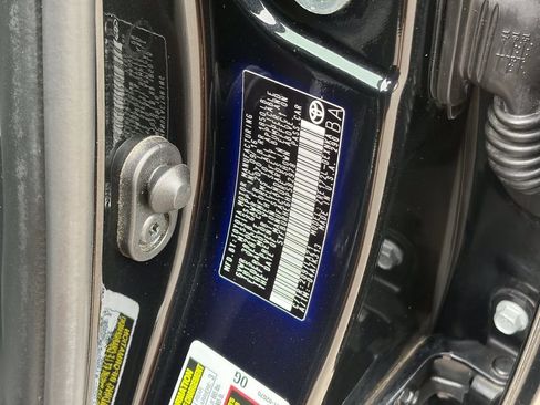 Used 2017 Toyota Corolla XLE w/ Carpet Mat Package (TMS) FWD image 39