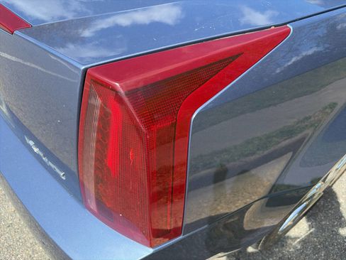 Used 2005 Cadillac XLR RWD image 16