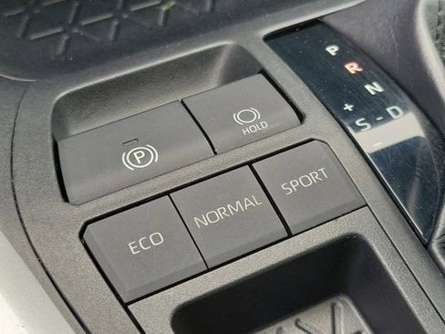 Used 2020 Toyota RAV4 XLE w/ Convenience Package image 29