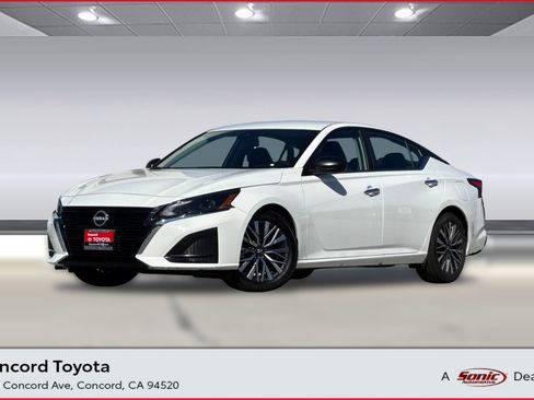 Used 2025 Nissan Altima 2.5 SV FWD image 1