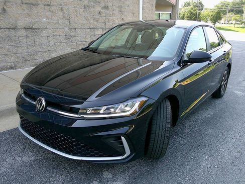 Used 2025 Volkswagen Jetta S FWD image 2