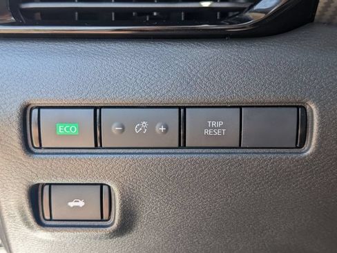 Used 2022 Nissan Sentra SV w/ Electronics Package FWD image 22