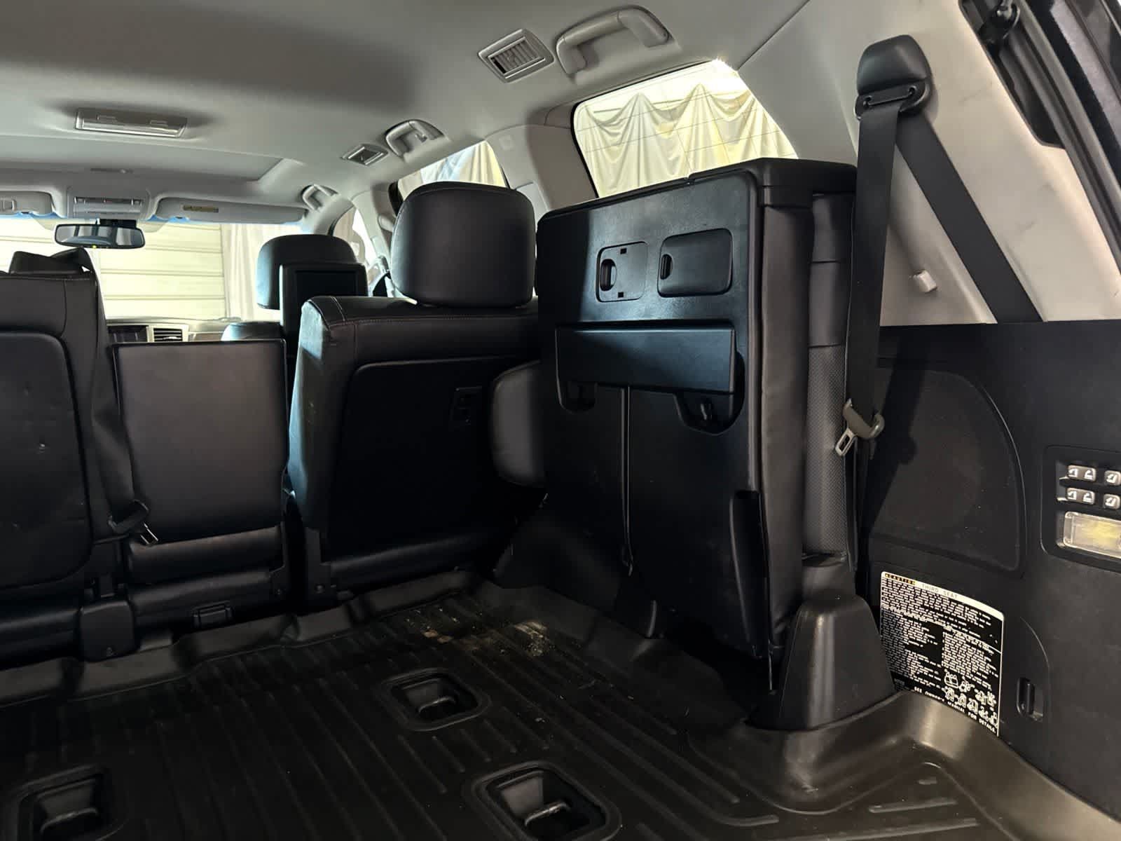 Used 2013 Lexus LX 570 4WD w/ Luxury Pkg w/Pre-crash image 14