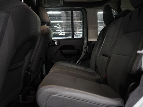 Used 2024 Jeep Wrangler Unlimited AWD/4WD image 14