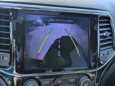 Certified 2021 Jeep Grand Cherokee Laredo X RWD image 21