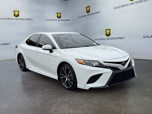 Used 2020 Toyota Camry SE w/ Carpet Mat Package FWD image 7