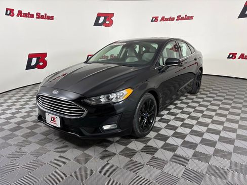 Used 2020 Ford Fusion SE w/ Equipment Group 151A FWD image 2
