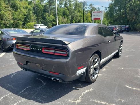 Used 2017 Dodge Challenger SXT RWD image 5