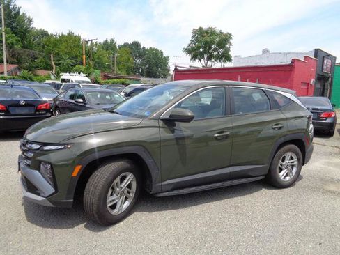 Used 2025 Hyundai Tucson SE FWD image 2