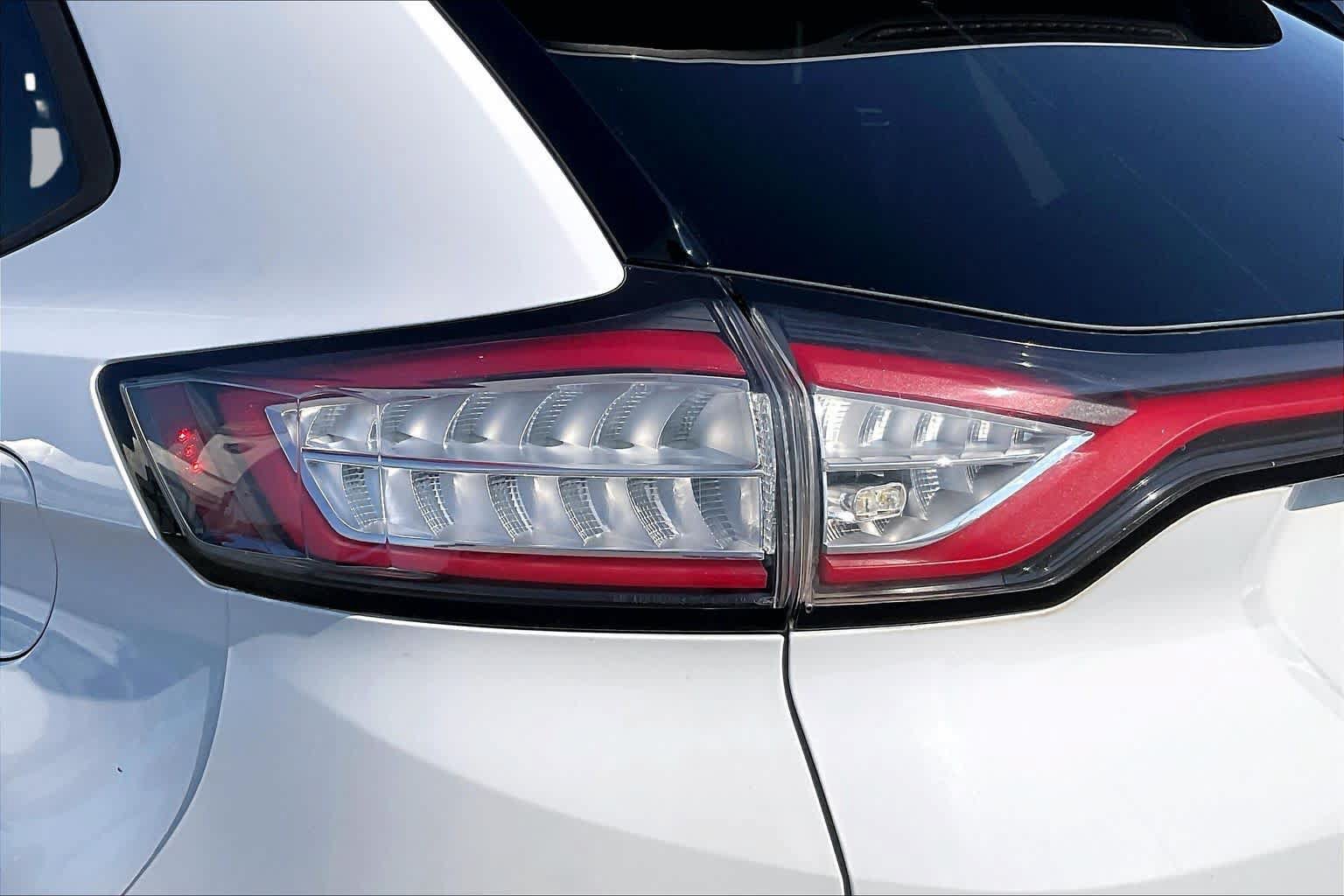 Used 2016 Ford Edge SE FWD image 25