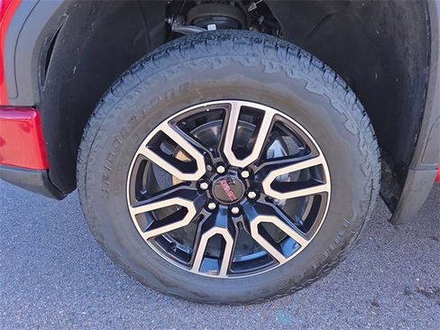 Used 2025 GMC Sierra 1500 AT4 w/ AT4 Premium Package image 9