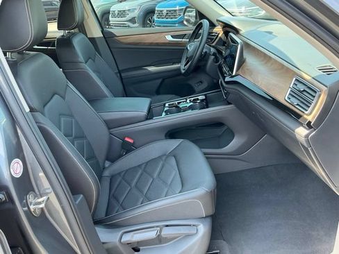 Certified 2025 Volkswagen Atlas SE FWD image 22