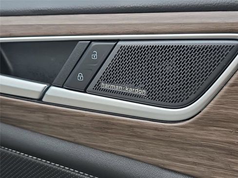 Used 2025 Volkswagen Atlas SEL Premium R-Line image 30