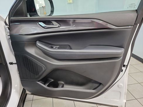 Used 2023 Jeep Grand Cherokee Altitude image 20