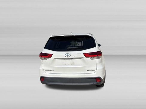Used 2017 Toyota Highlander XLE AWD/4WD image 4