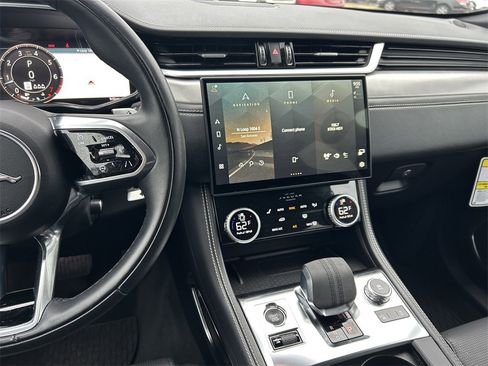Used 2024 Jaguar F-PACE R-Dynamic S image 17