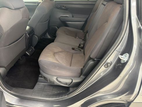 Used 2025 Toyota Highlander LE FWD image 21