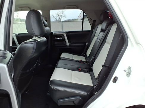 Used 2015 Toyota 4Runner SR5 image 12