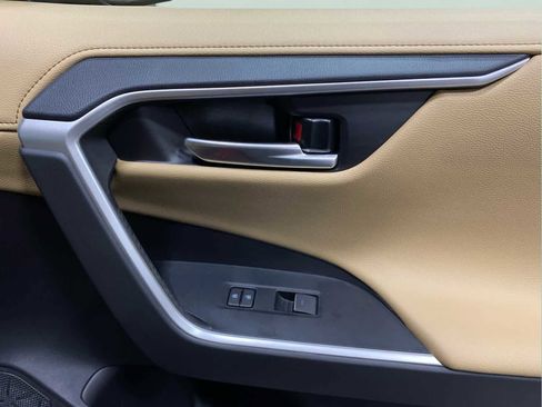 Used 2025 Toyota RAV4 Limited image 27