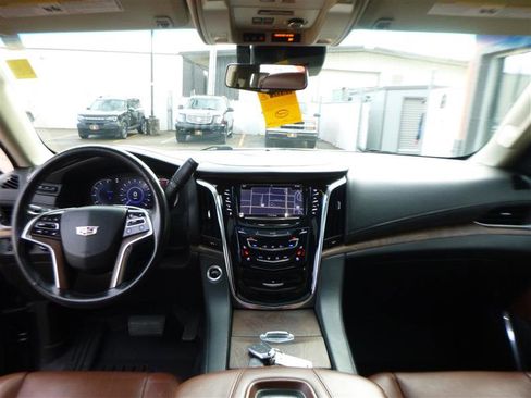Used 2017 Cadillac Escalade Premium Luxury image 11